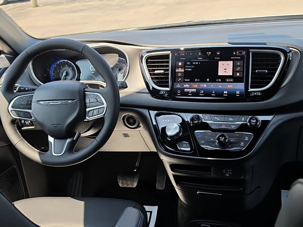 New 2027 Chrysler Pacifica LX FWD image 25