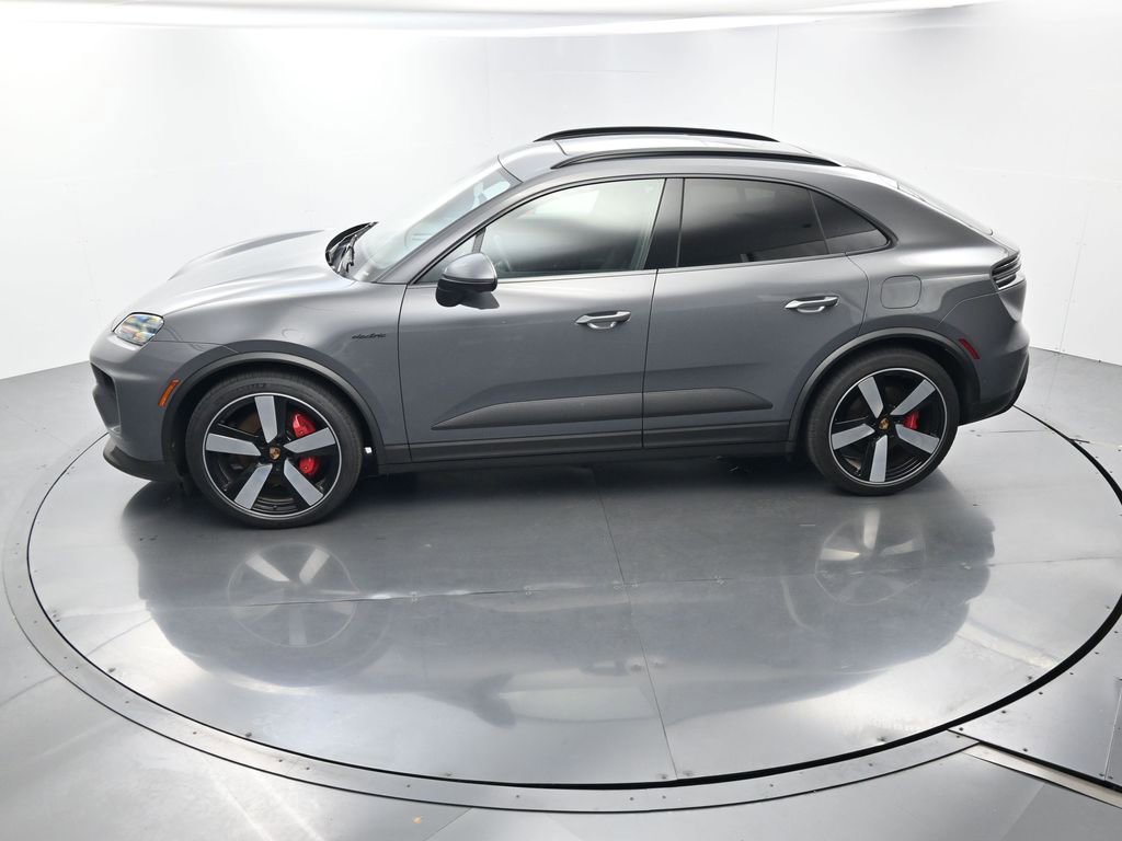 Certified 2025 Porsche Macan 4S Electric AWD/4WD image 33