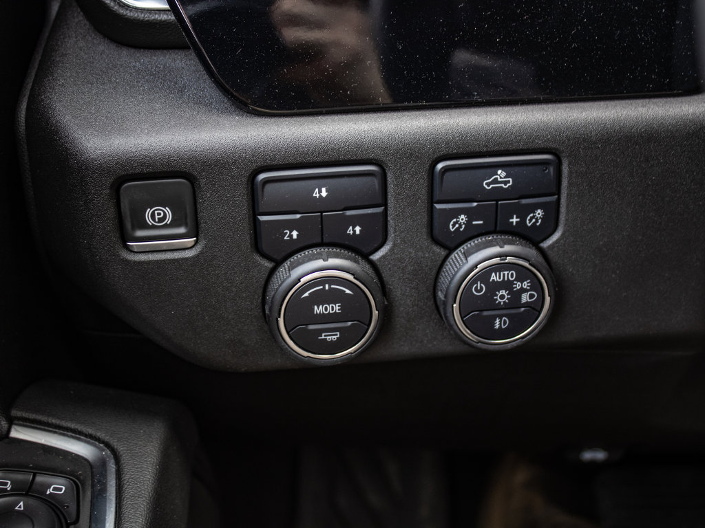 Used 2025 Chevrolet Silverado 2500 LT image 36