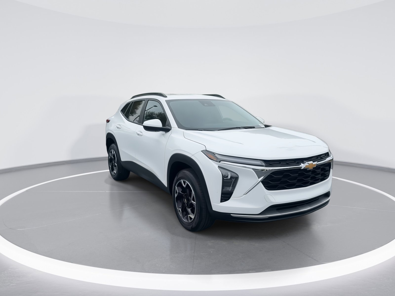 Used 2025 Chevrolet Trax LT w/ LT Convenience Package image 2