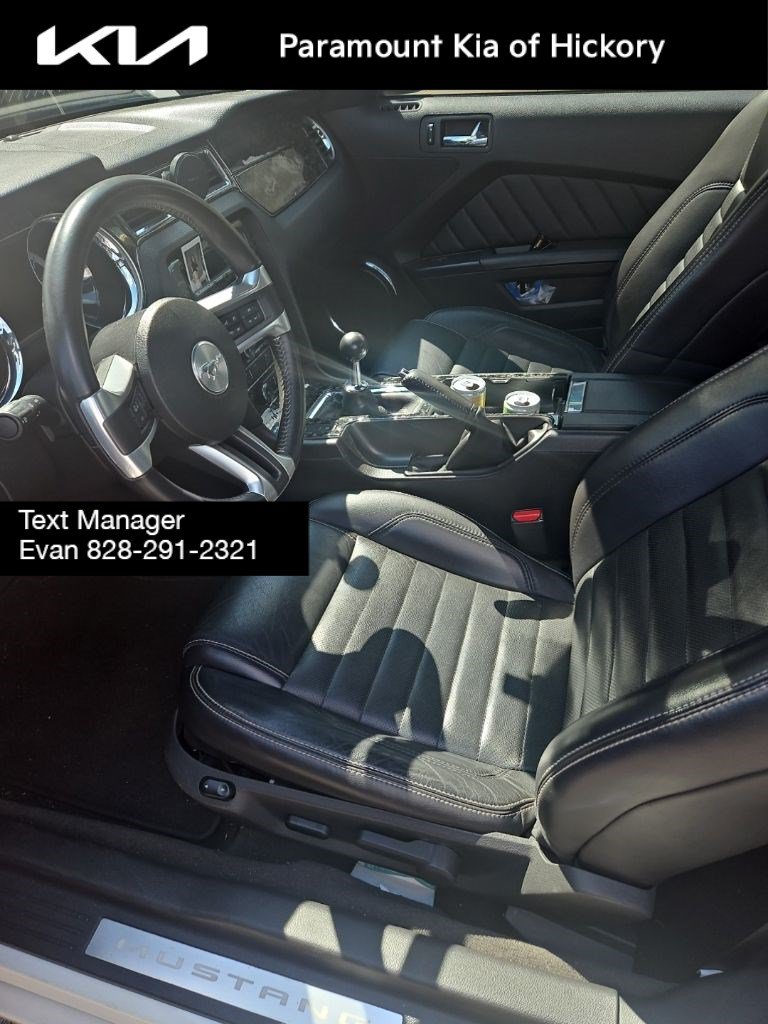 Used 2013 Ford Mustang GT Premium w/ Comfort Pkg RWD image 8