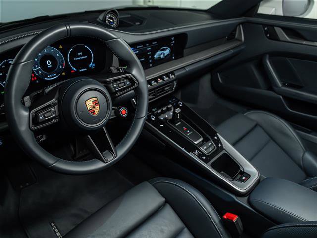 Used 2025 Porsche 911 Carrera image 4