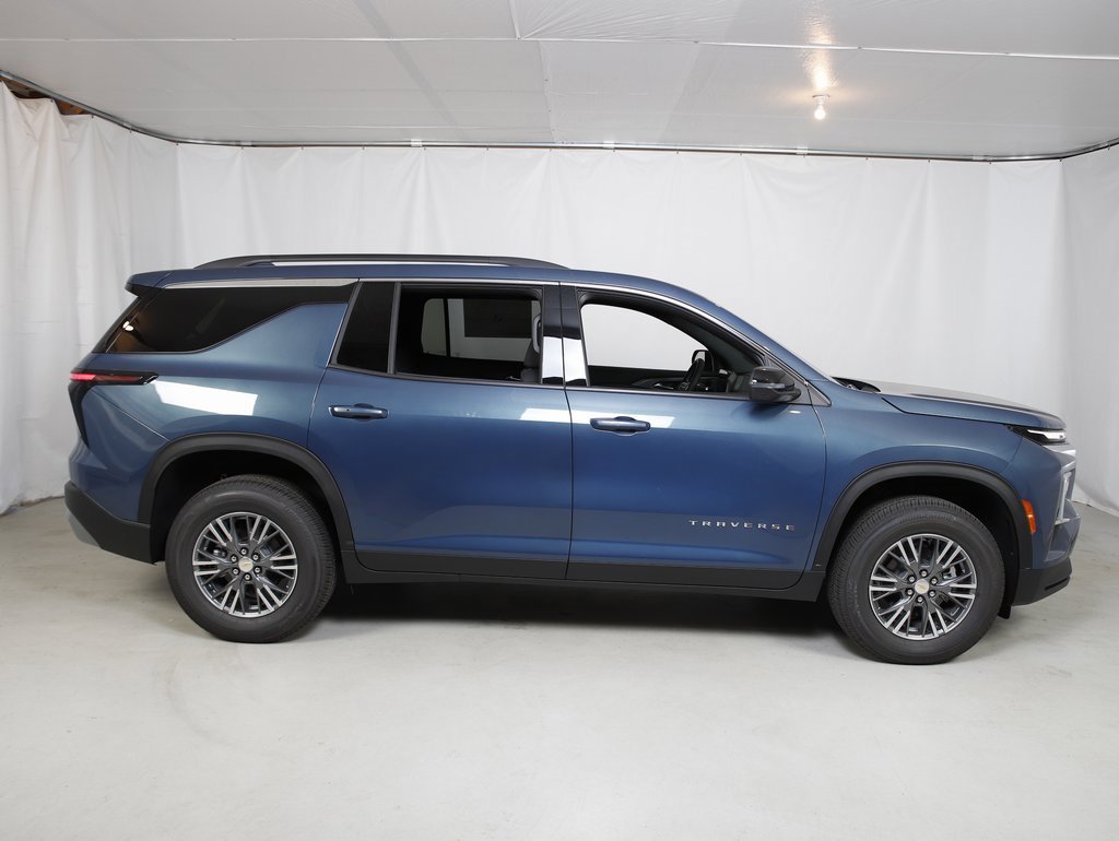 New 2026 Chevrolet Traverse LT image 2