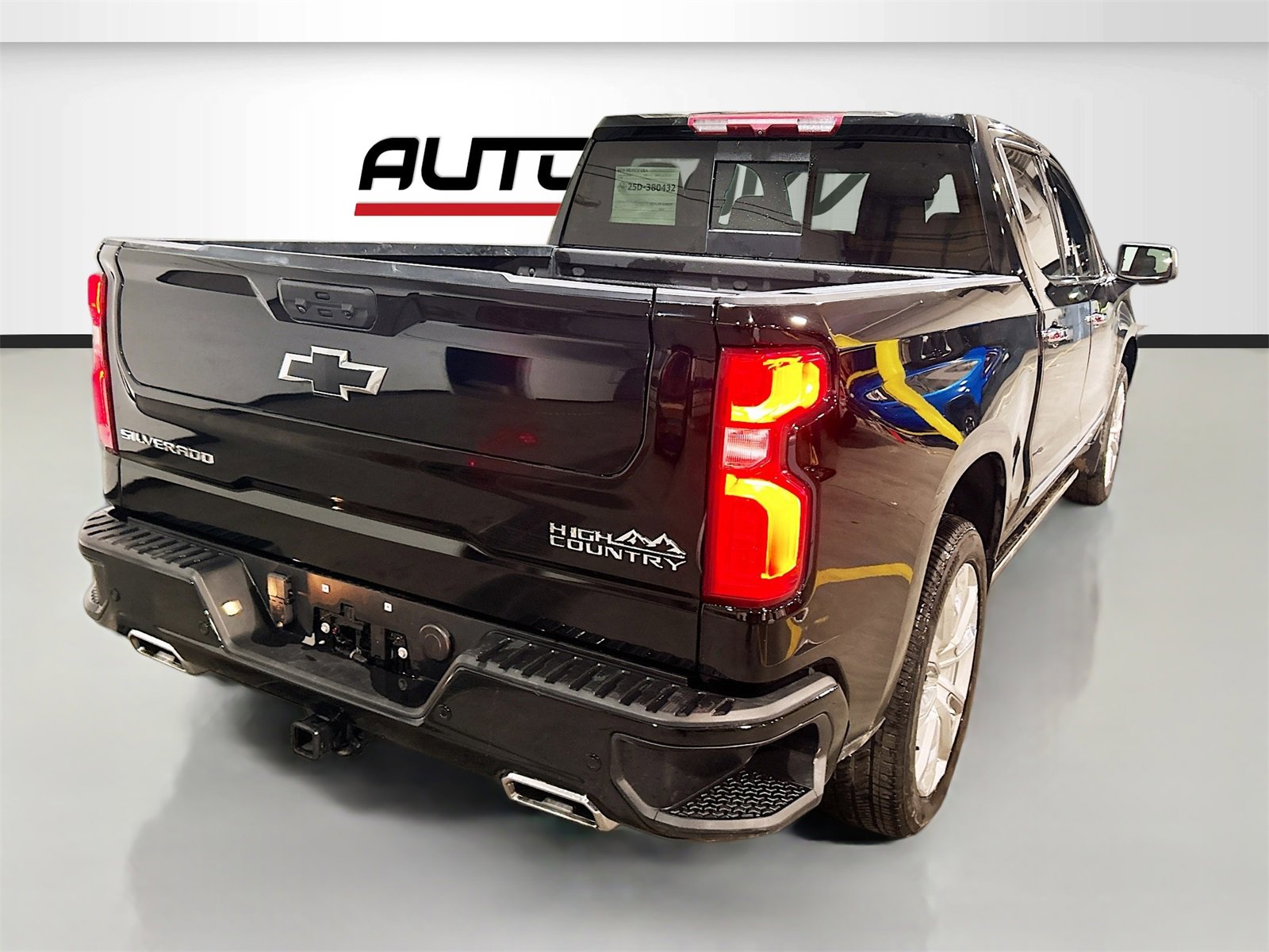 Used 2022 Chevrolet Silverado 1500 High Country w/ High Country Premium Package image 7