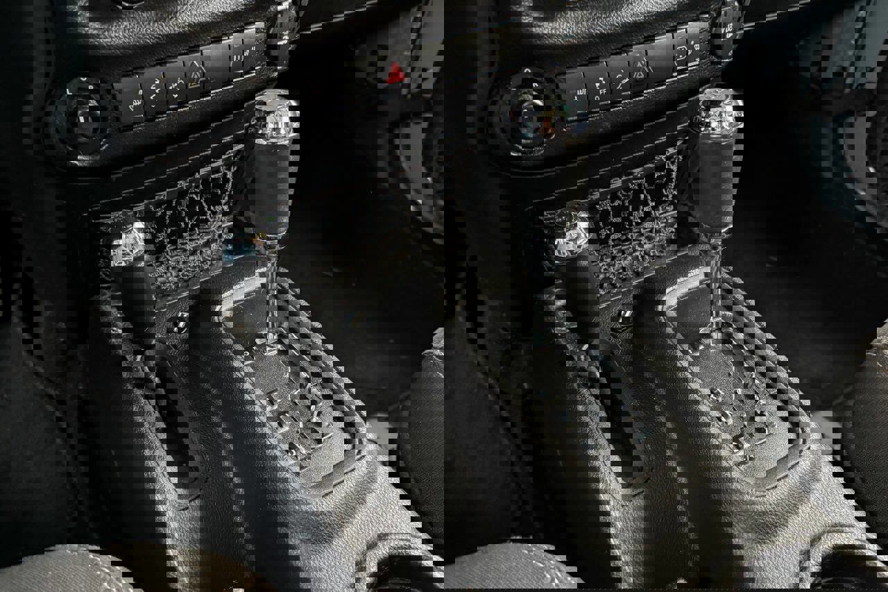 Used 2015 Jeep Wrangler Unlimited Sahara w/ Connectivity Group image 21