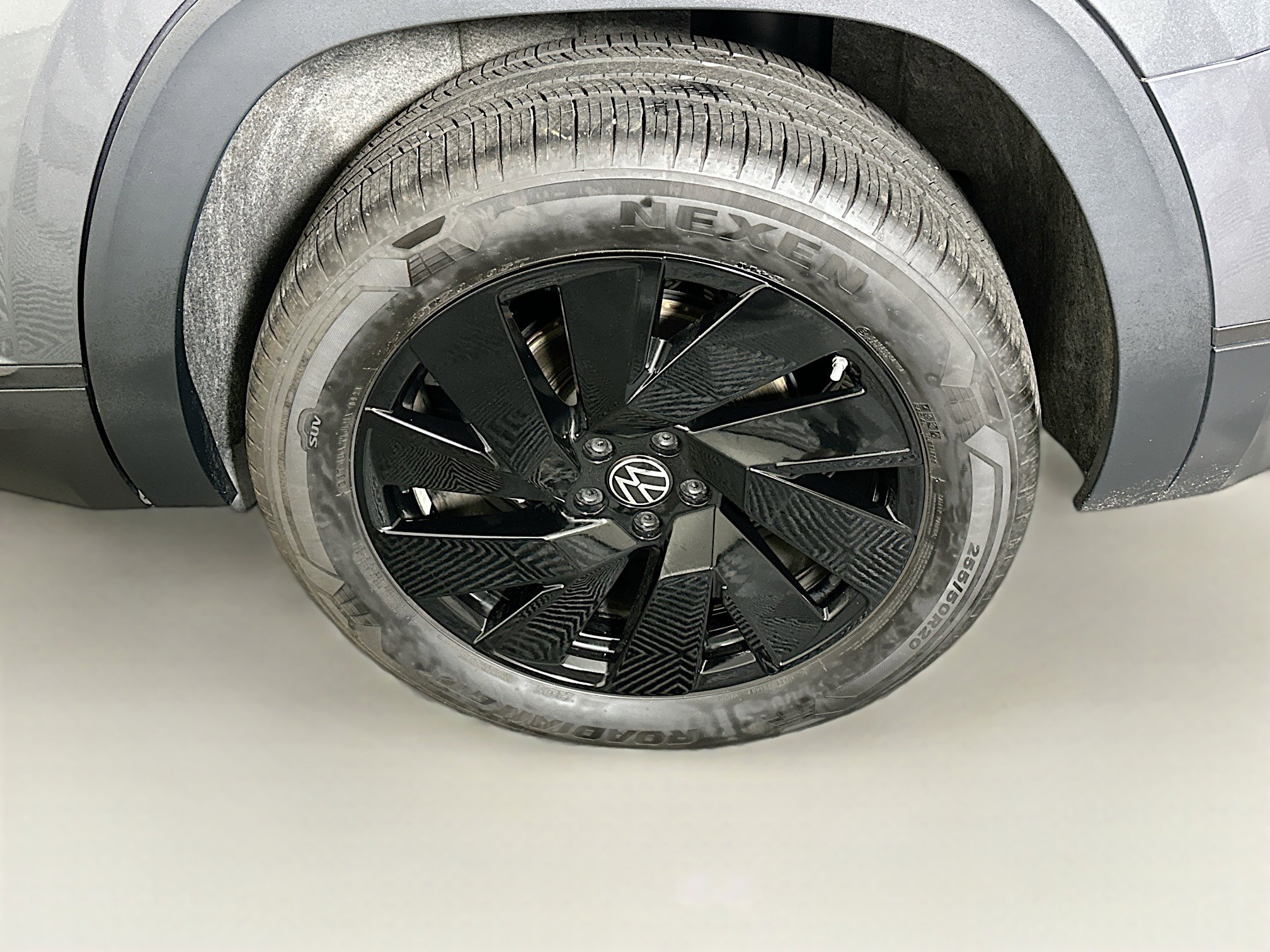 Used 2024 Volkswagen Atlas SE w/ Black Wheel Package FWD image 11