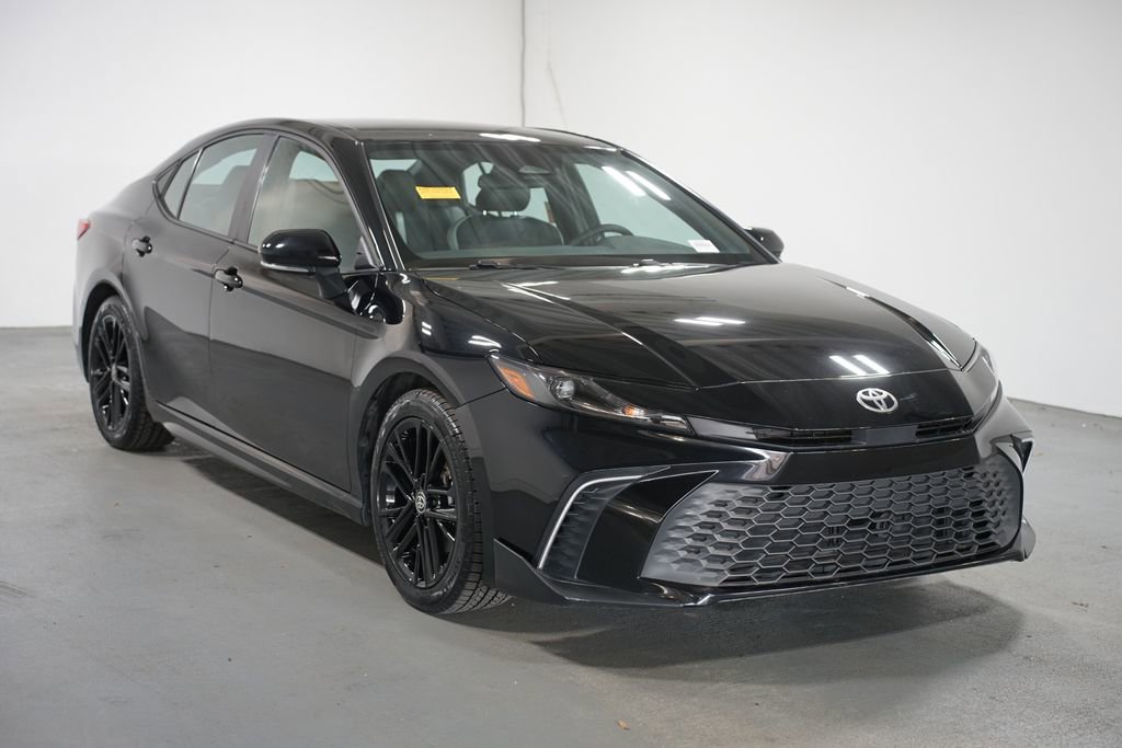 Certified 2025 Toyota Camry SE image 3