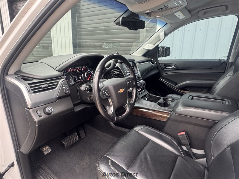 Used 2019 Chevrolet Suburban LT w/ Luxury Package RWD image 32