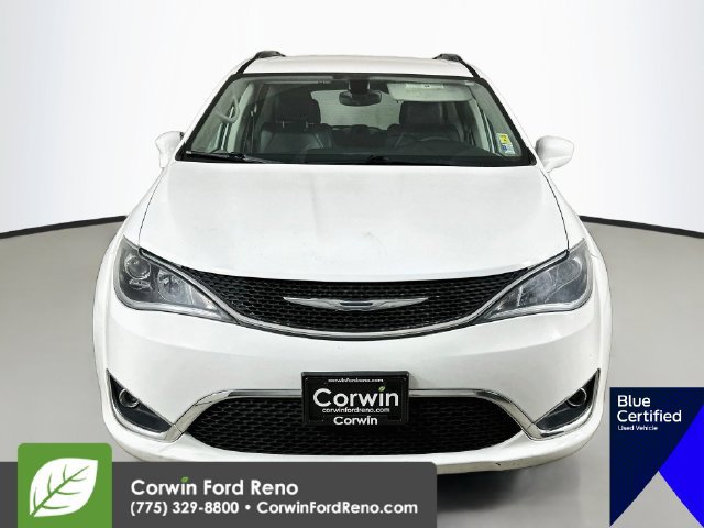 Used 2017 Chrysler Pacifica Touring-L FWD image 2