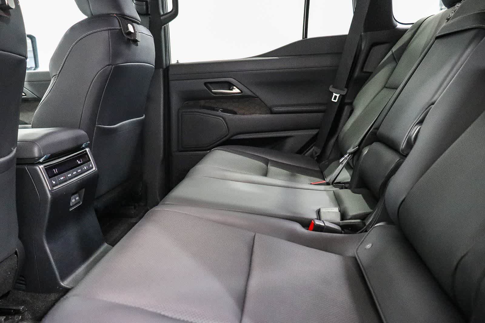 Used 2024 Lexus GX 550 w/ Accessory Package (Z1) AWD/4WD image 19