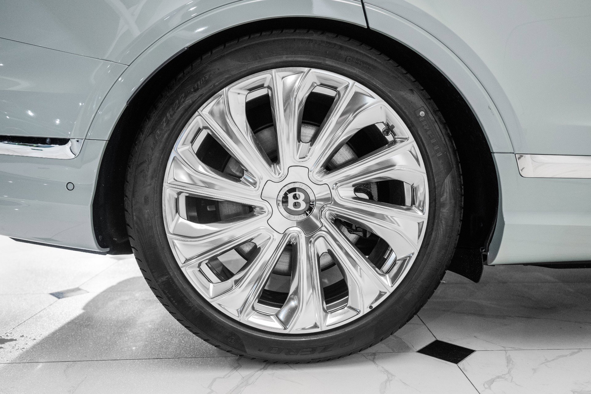 New 2025 Bentley Bentayga Extended Wheelbase image 18