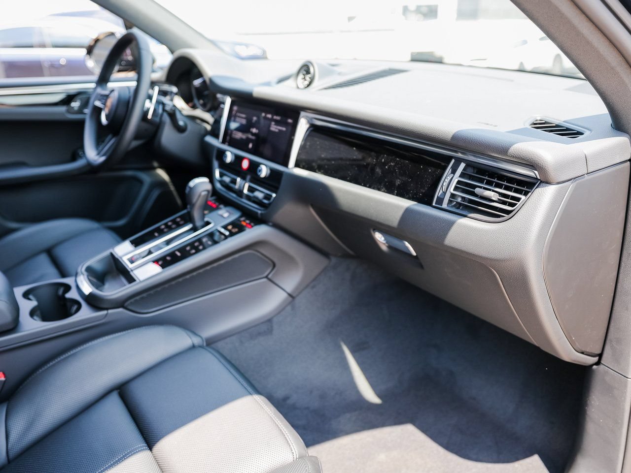Certified 2026 Porsche Macan AWD/4WD image 27