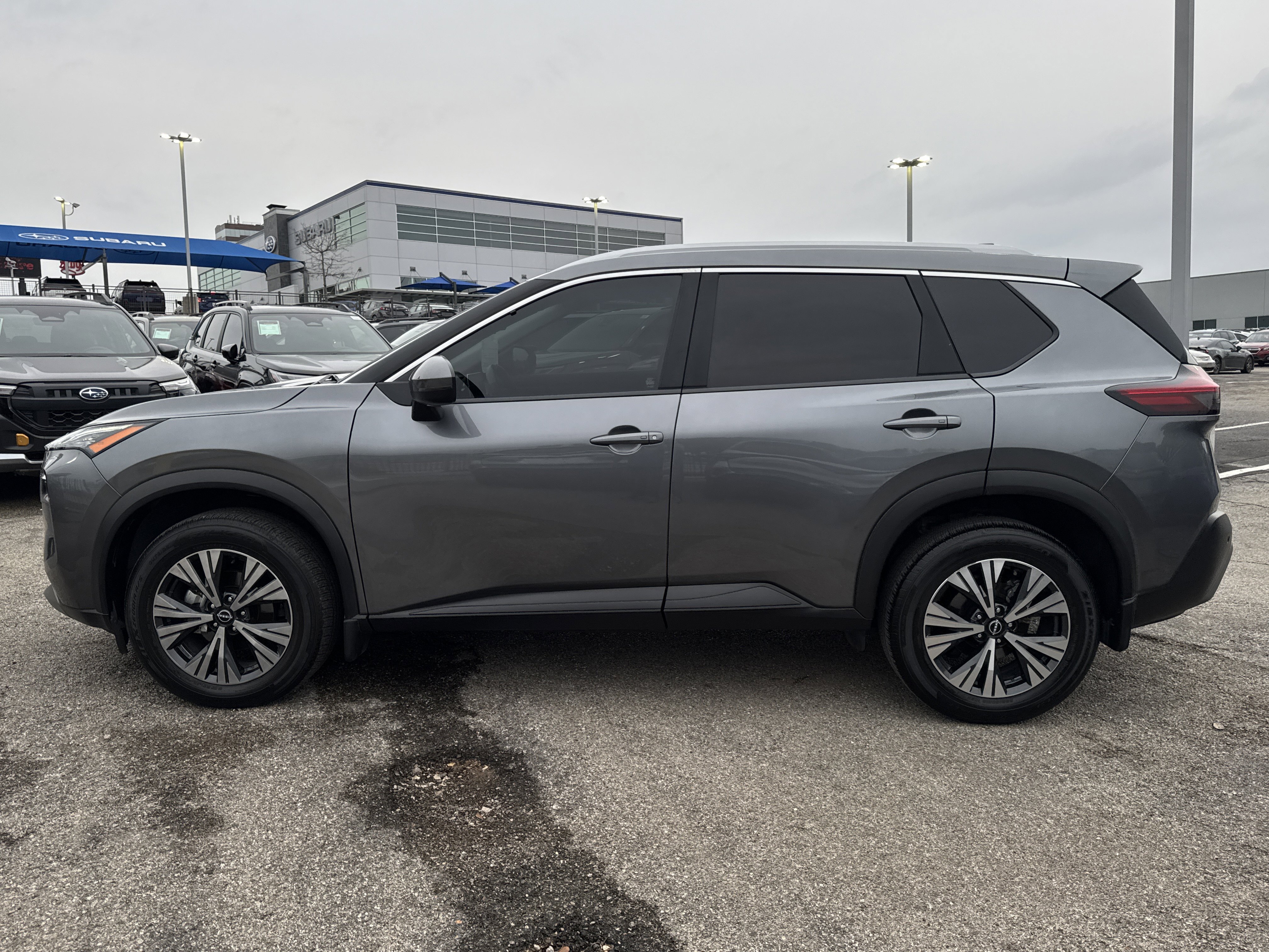 Used 2023 Nissan Rogue SV w/ SV Premium Package image 6