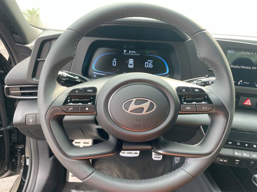 Used 2025 Hyundai Elantra Sport image 40