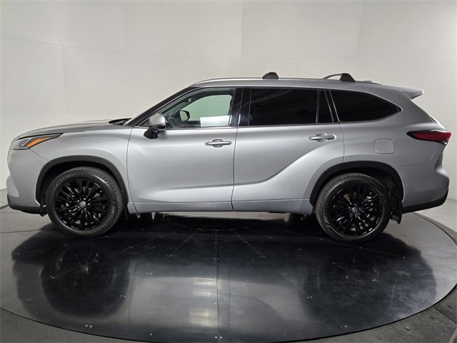 Used 2021 Toyota Highlander Platinum image 3