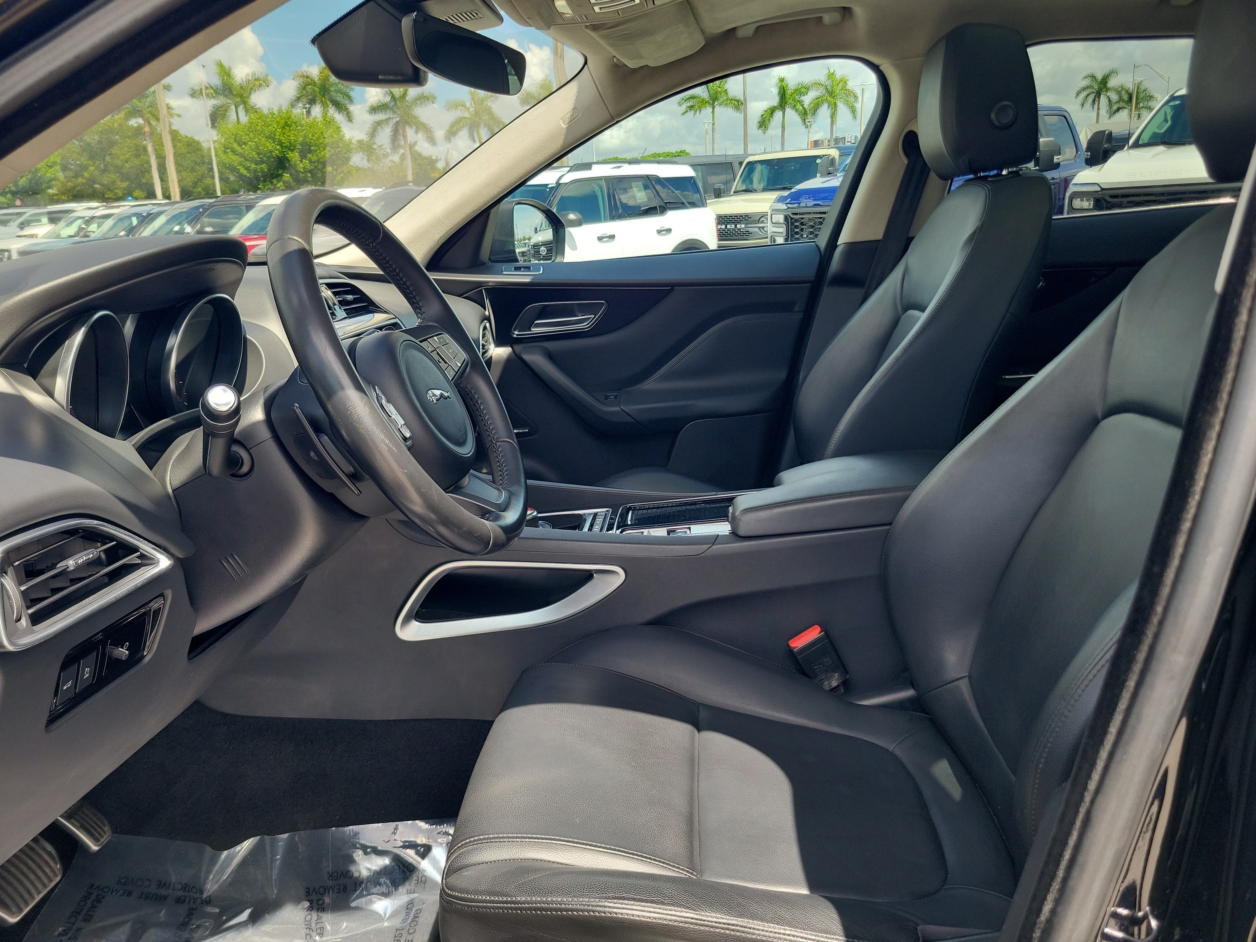 Used 2019 Jaguar F-PACE AWD/4WD image 11