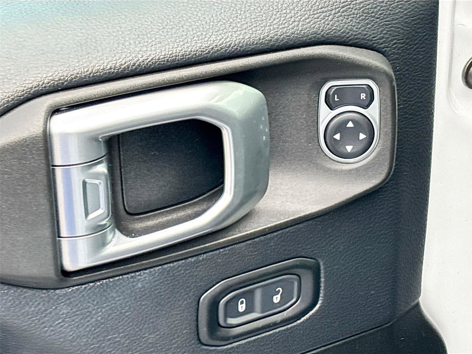 Used 2019 Jeep Wrangler Unlimited Sahara image 18