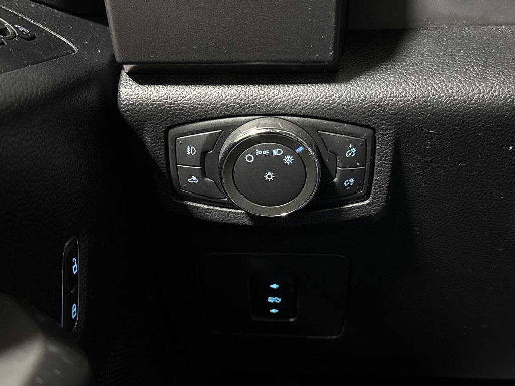 Used 2016 Ford F150 XLT w/ Equipment Group 302A Luxury image 19