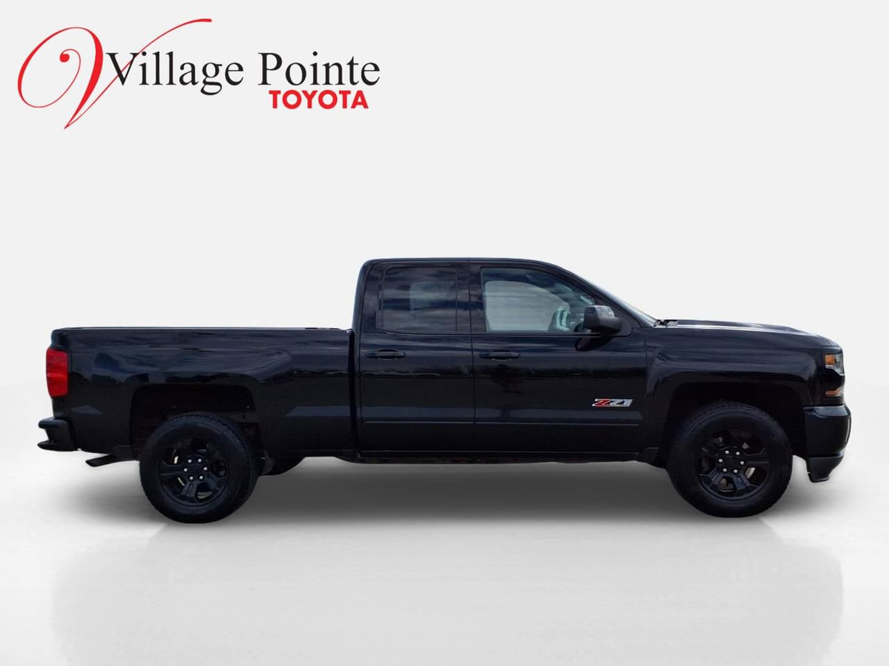 Used 2017 Chevrolet Silverado 1500 LT w/ Midnight Edition image 7