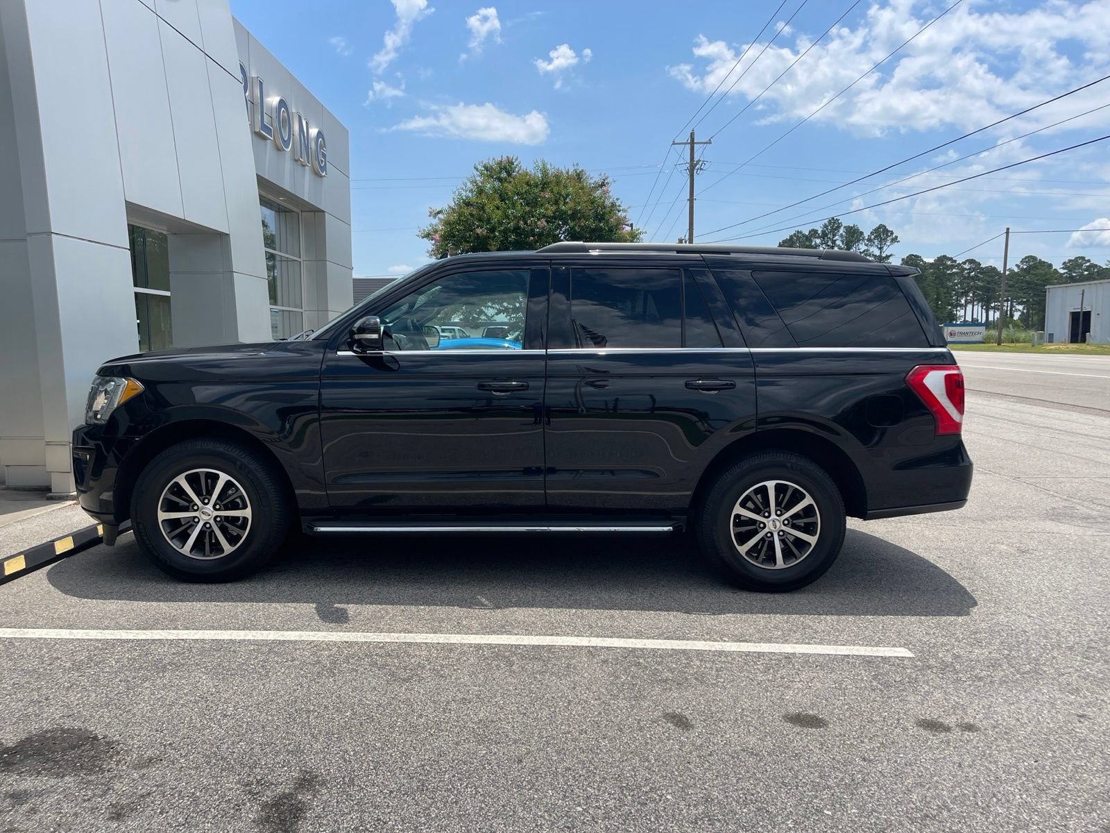 Used 2021 Ford Expedition XLT AWD/4WD image 5