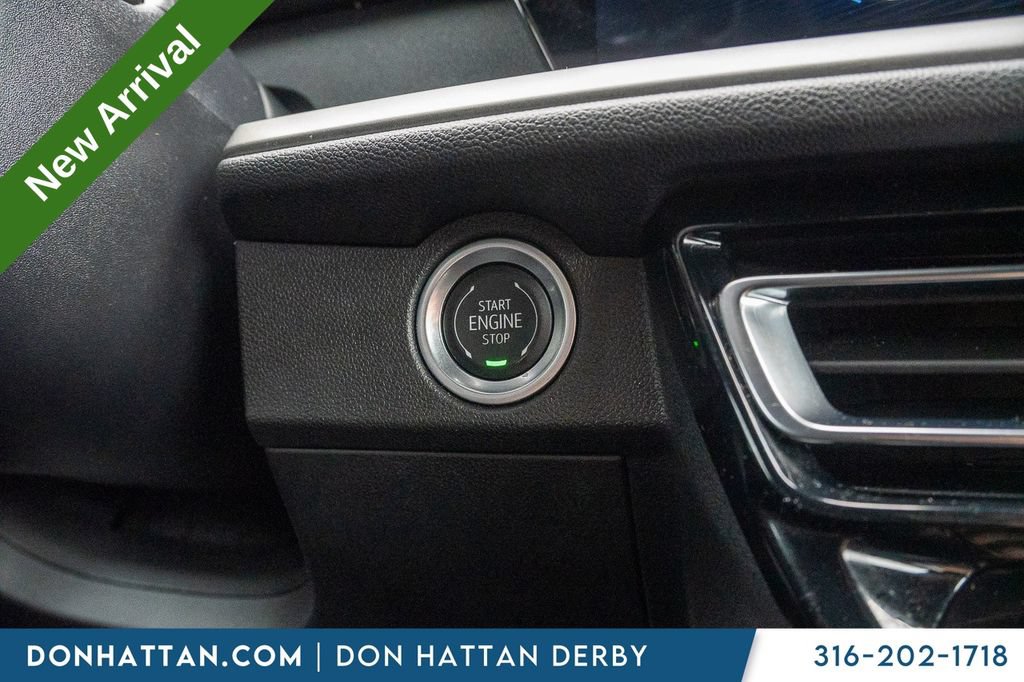 Used 2025 Chevrolet Traverse LT w/ LPO, Floor Liner Package FWD image 12