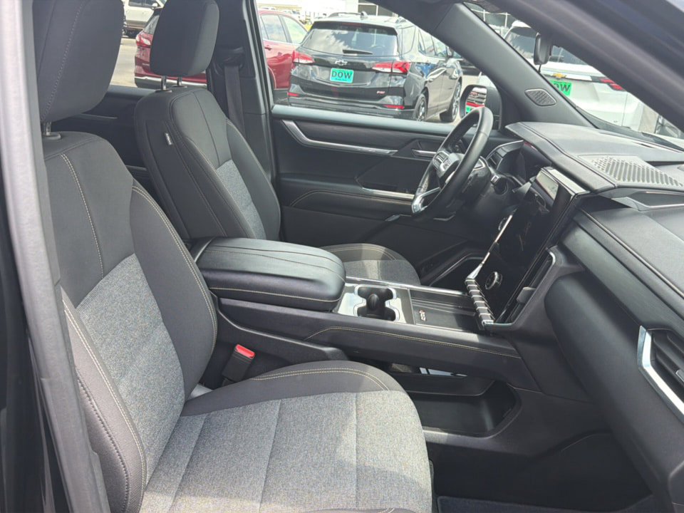 Used 2025 GMC Acadia Elevation FWD image 11