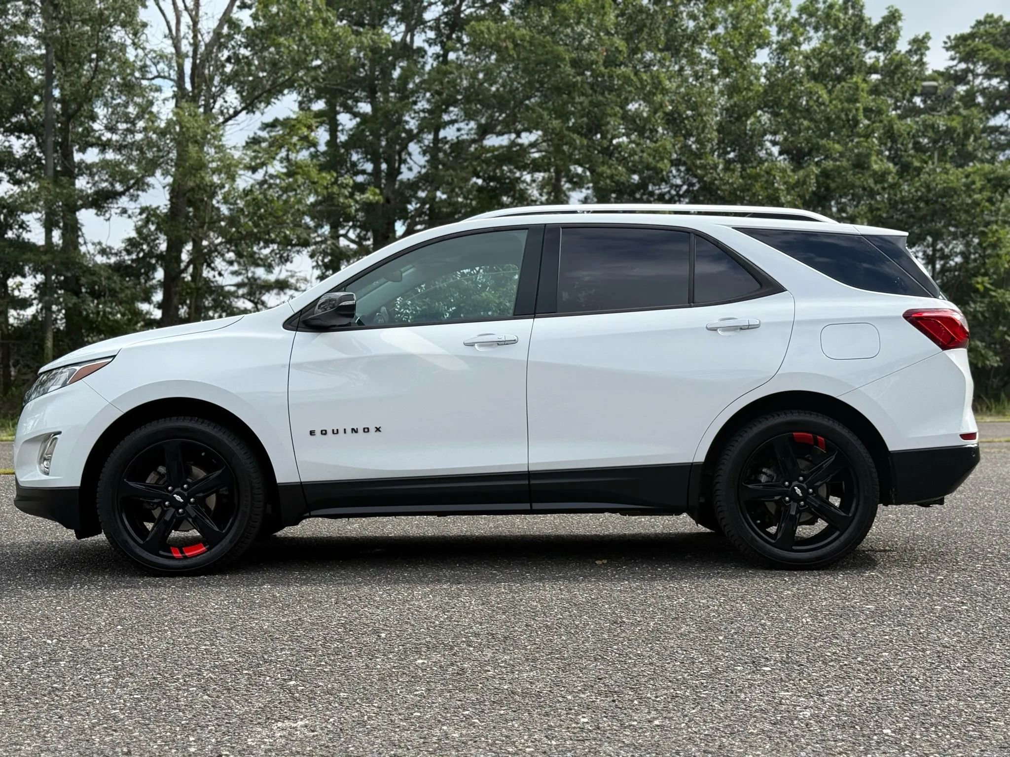 Used 2020 Chevrolet Equinox Premier w/ Premier Redline Edition image 2
