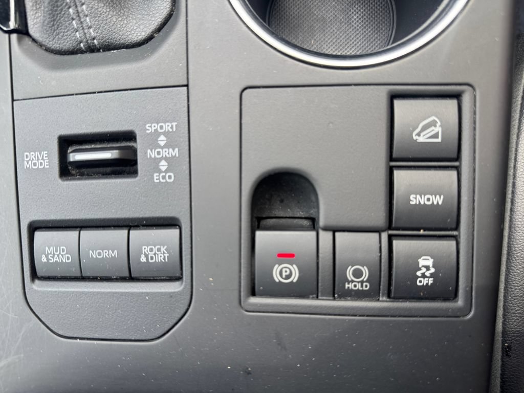 Used 2023 Toyota Highlander XLE AWD/4WD image 20