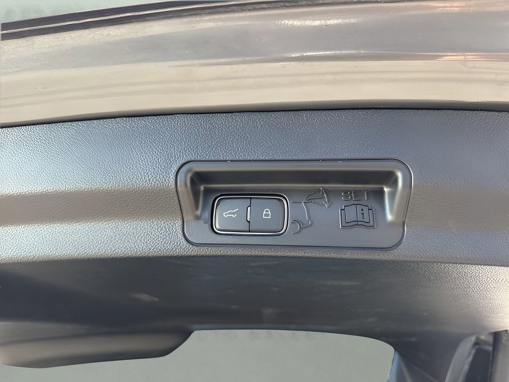 Used 2025 Ford Explorer ST-Line w/ ST-Line Street Pack image 30