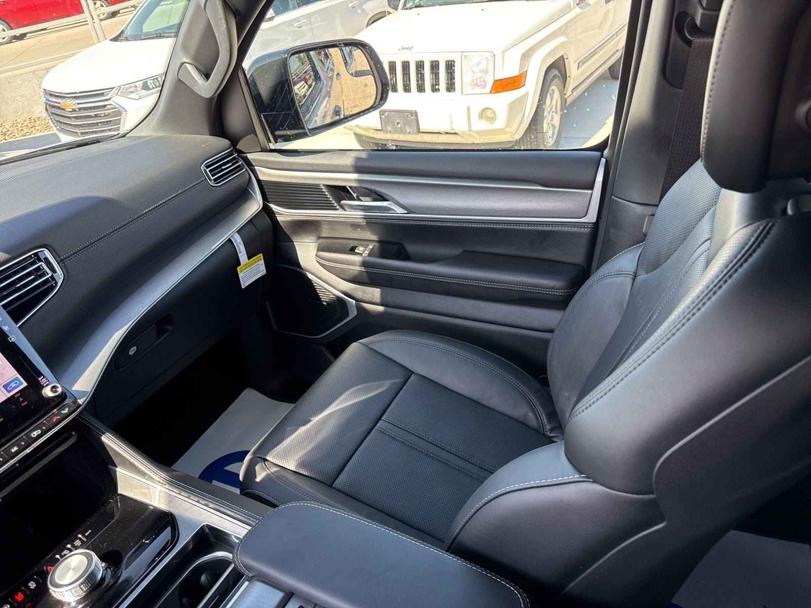 New 2026 Jeep Grand Wagoneer Limited AWD/4WD image 32