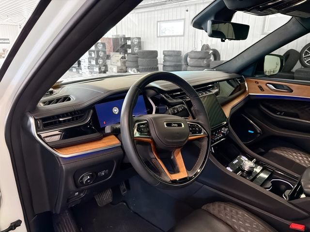 Used 2022 Jeep Grand Cherokee Summit AWD/4WD image 8