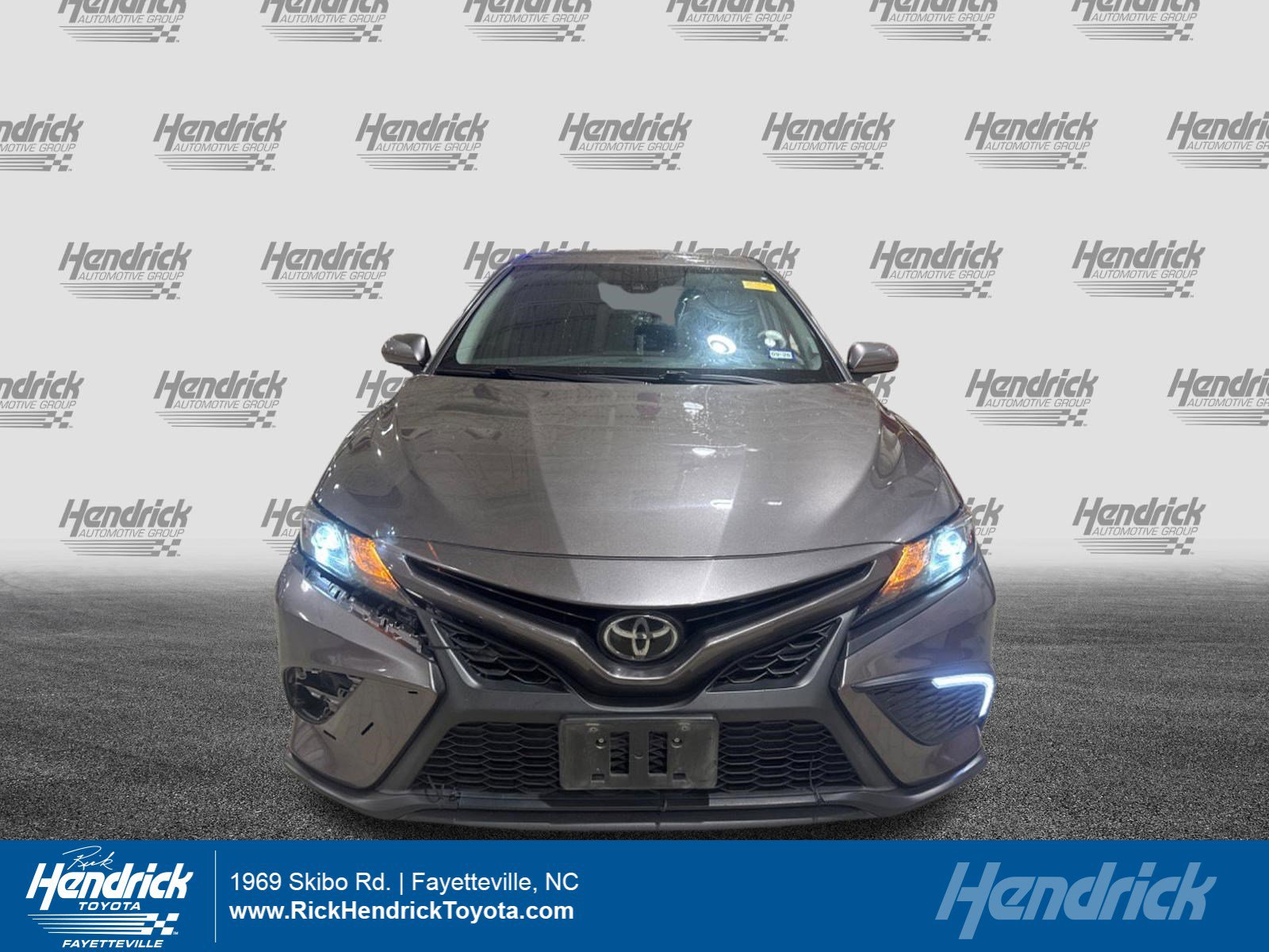 Used 2022 Toyota Camry SE w/ Convenience Package FWD image 1