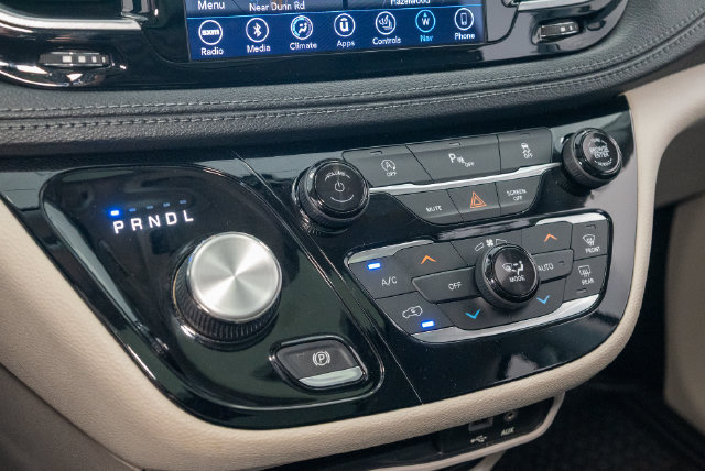 Used 2019 Chrysler Pacifica Limited FWD image 19