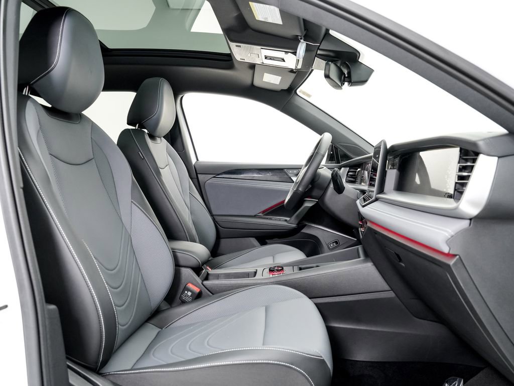 Used 2025 Volkswagen Tiguan SE R-Line AWD/4WD image 21