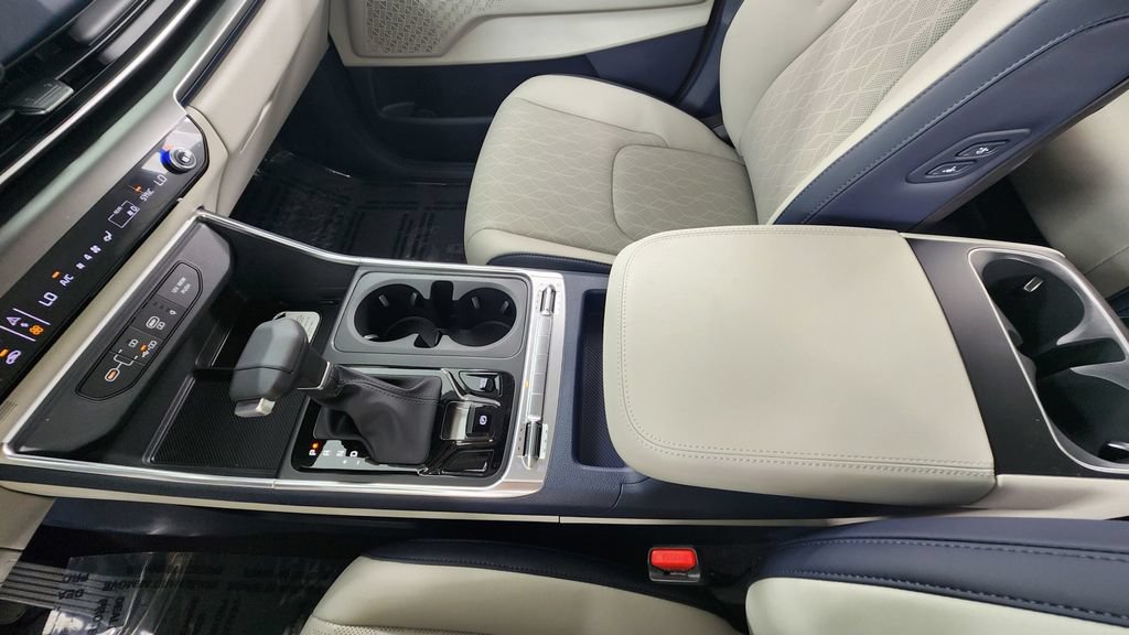 New 2027 Kia Carnival SX w/ Dark Edition Package FWD image 34