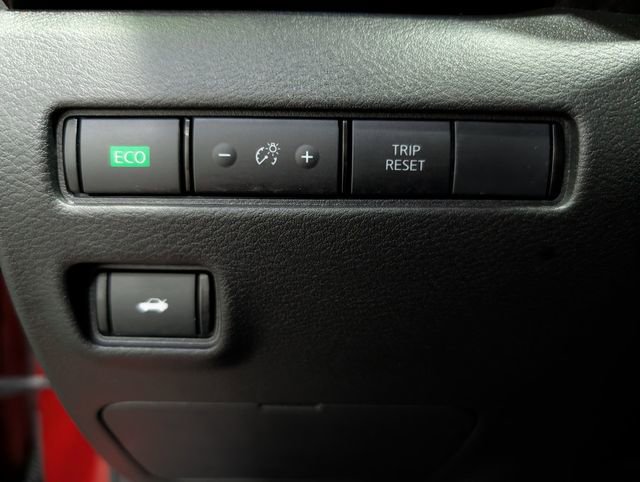 Used 2025 Nissan Sentra SR w/ SR Premium Package FWD image 19