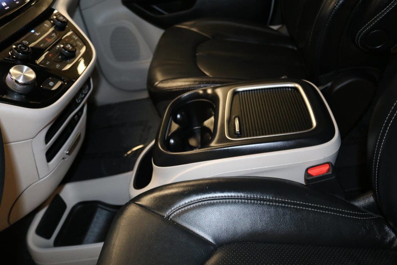 Used 2023 Chrysler Pacifica Touring-L image 52