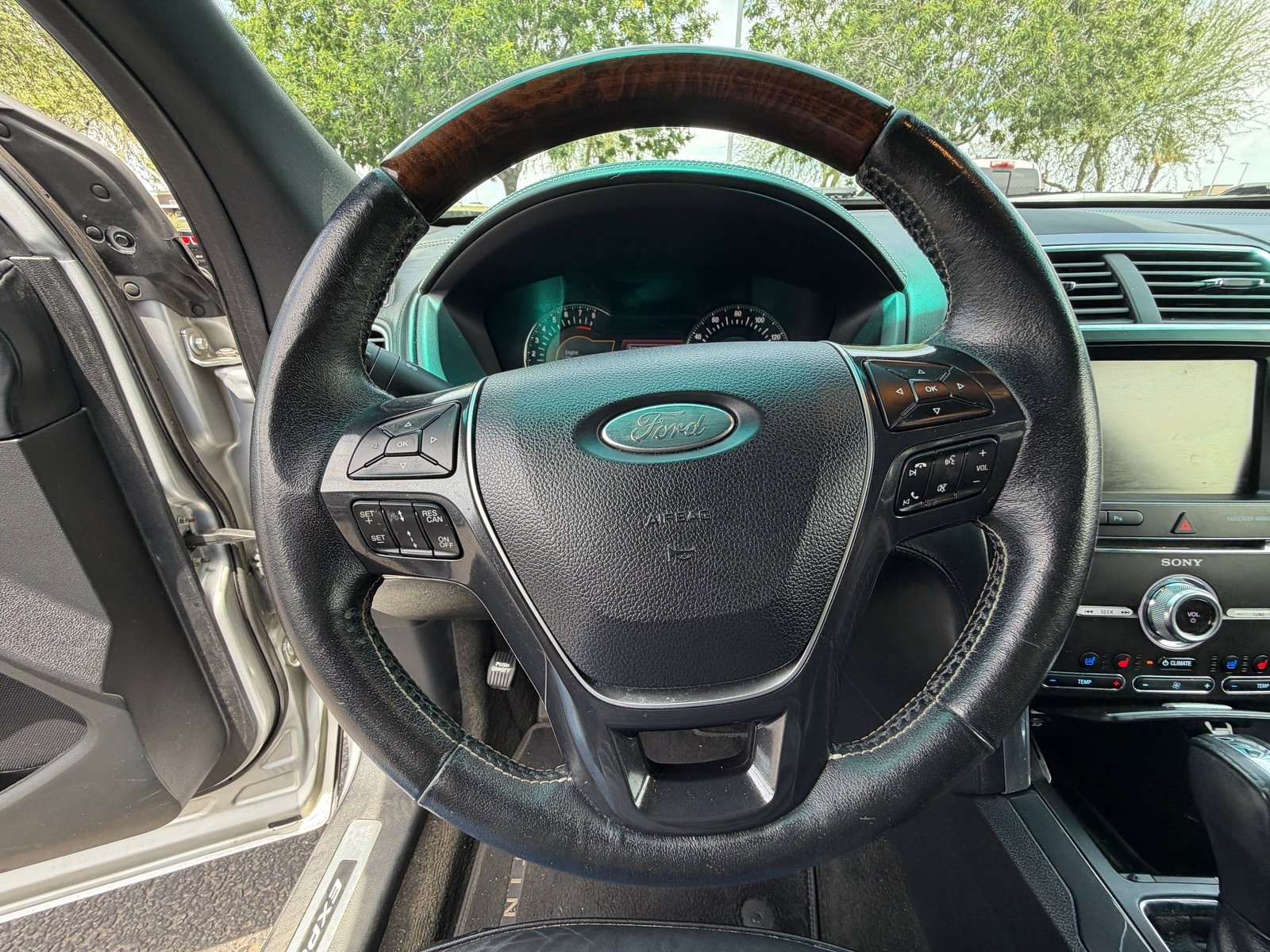 Used 2016 Ford Explorer Platinum AWD/4WD image 19