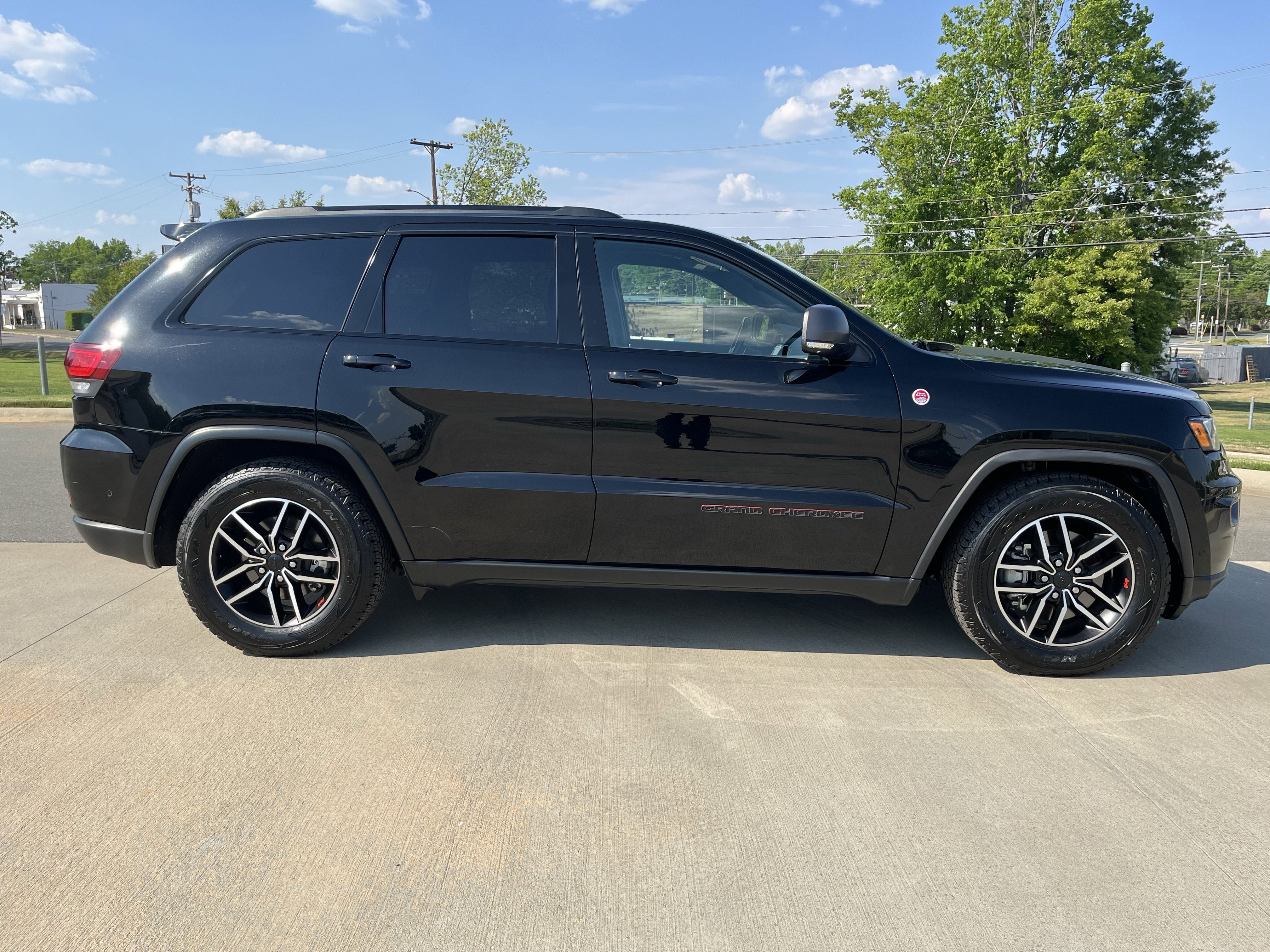 Used 2021 Jeep Grand Cherokee Trailhawk w/ Trailhawk Luxury Group AWD/4WD image 10