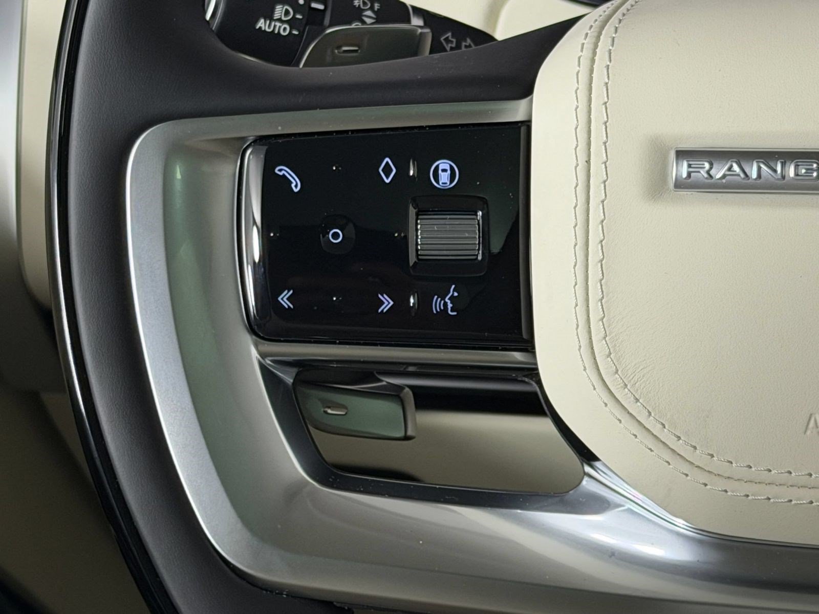 New 2026 Land Rover Range Rover SE AWD/4WD image 14