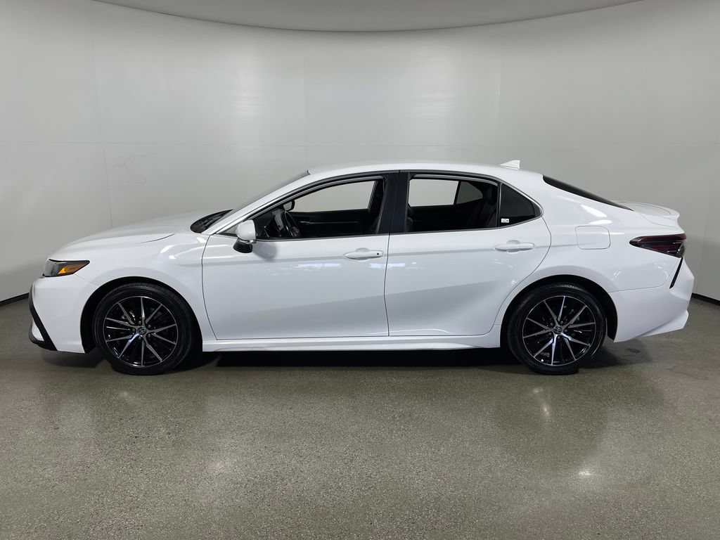 Used 2024 Toyota Camry SE FWD image 6