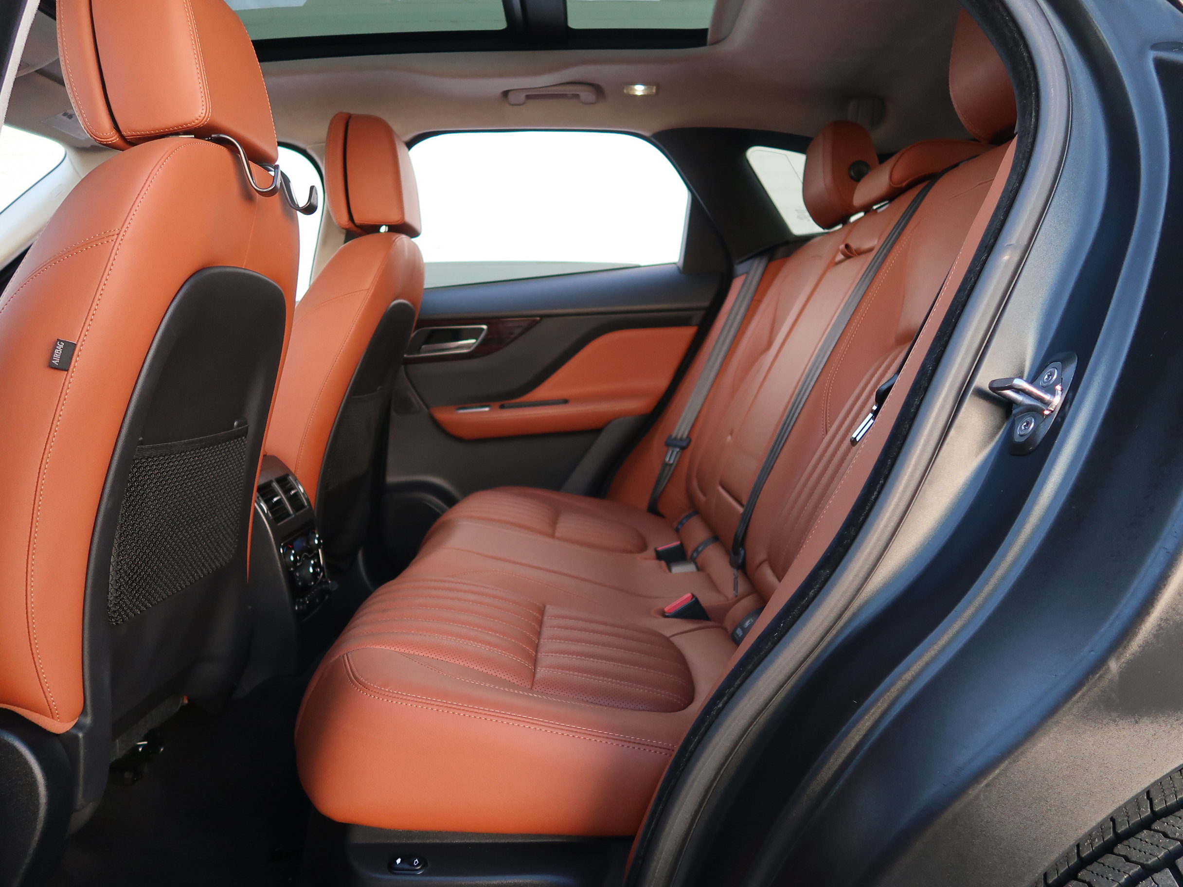 Used 2018 Jaguar F-PACE Portfolio image 45