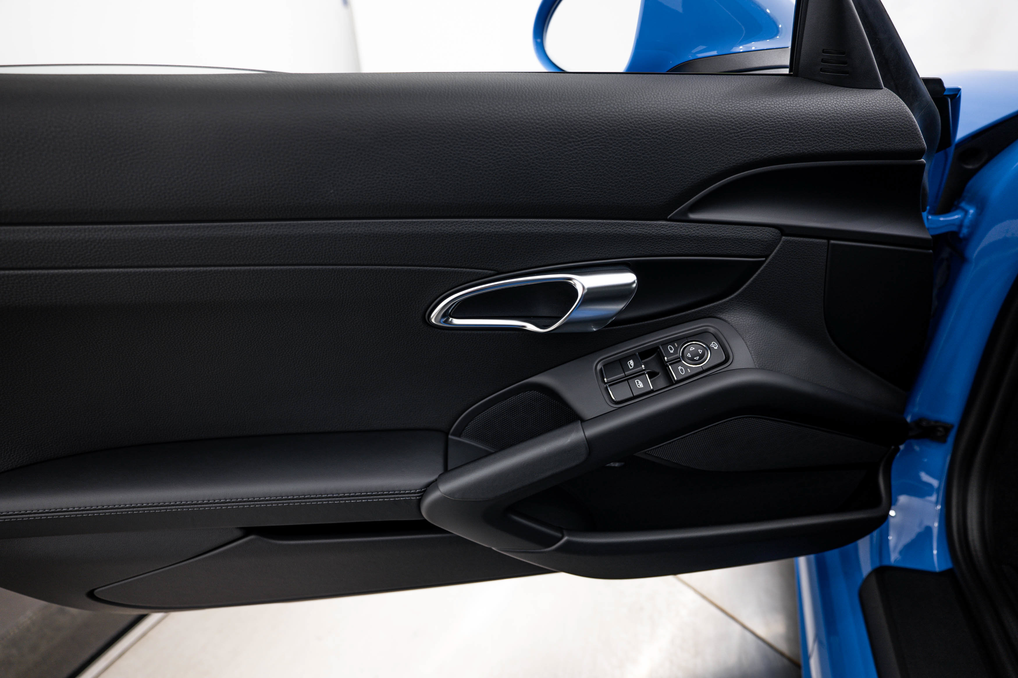 Certified 2025 Porsche 718 Cayman S RWD image 22
