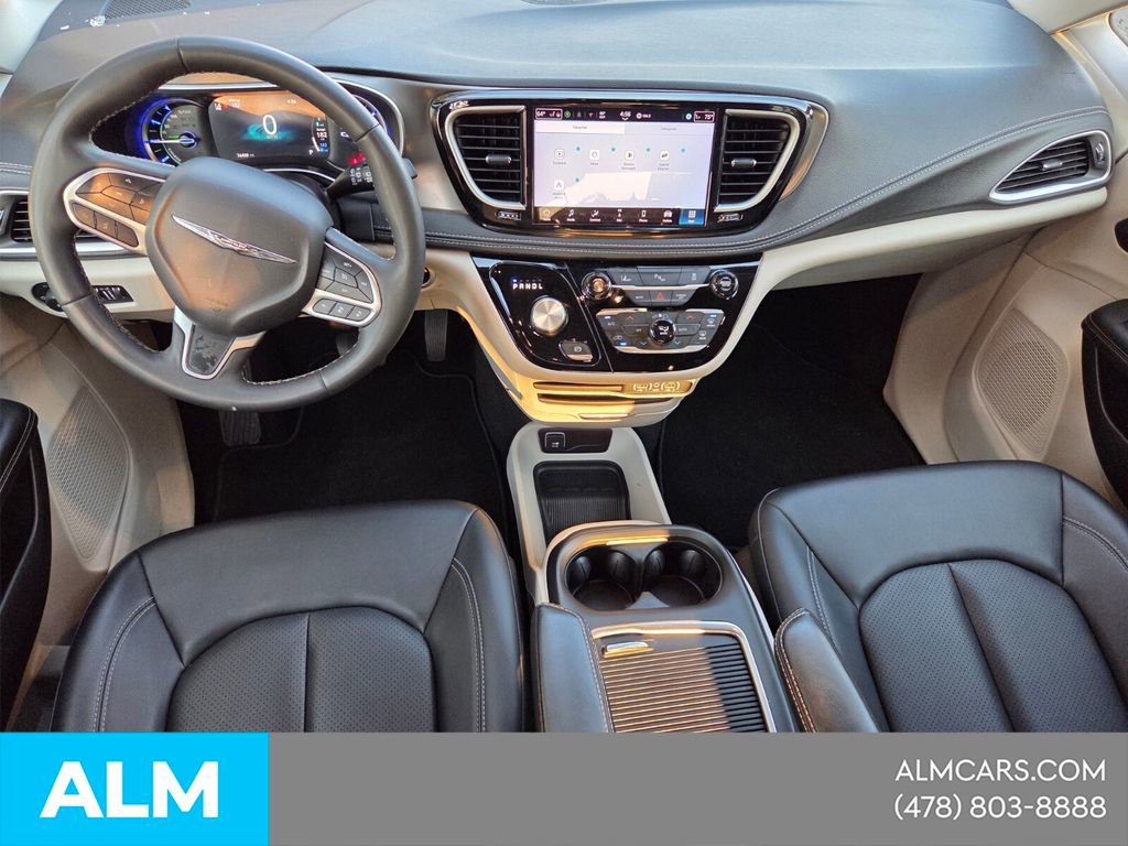Used 2024 Chrysler Pacifica Select image 28