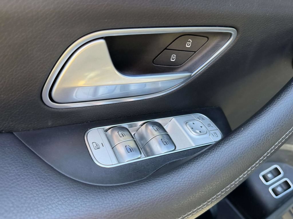 Used 2025 Mercedes-Benz GLE 450e 4MATIC image 26