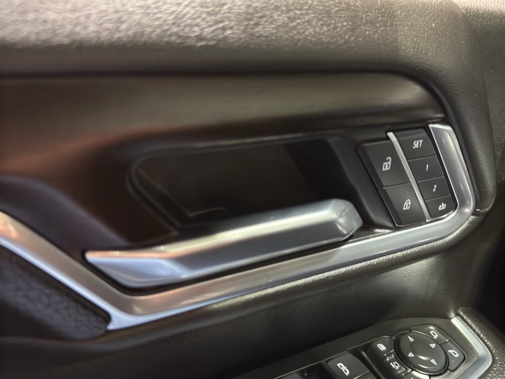 Used 2025 GMC Sierra 3500 Denali w/ Denali Reserve Package image 42