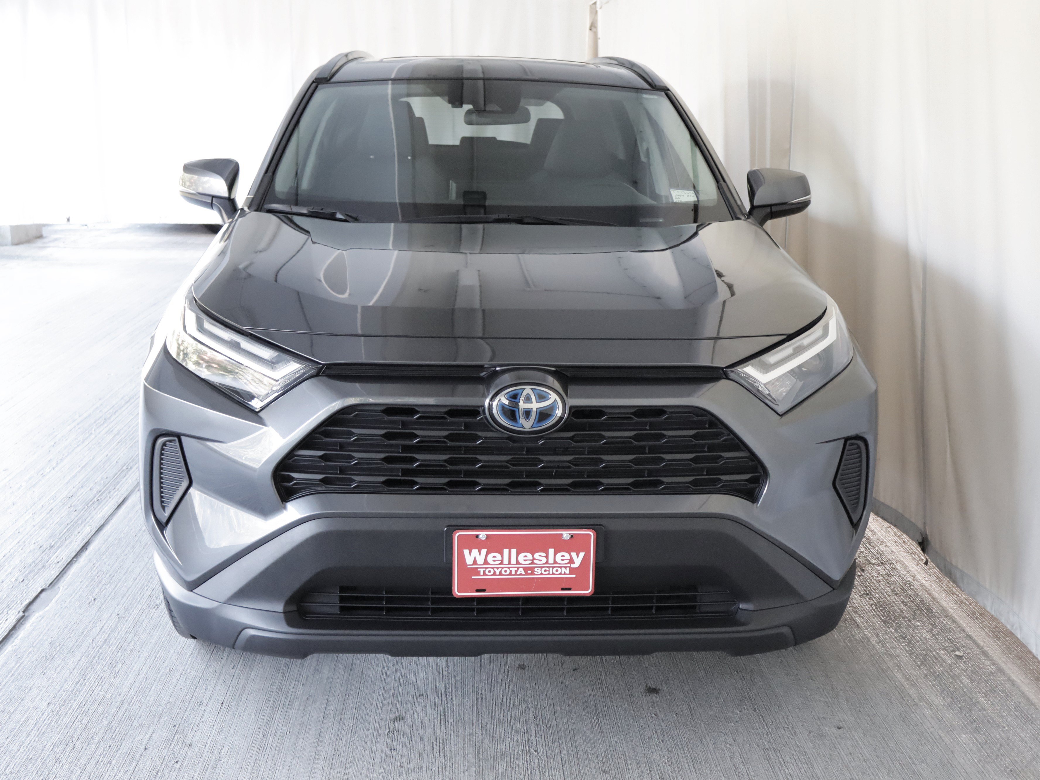 Used 2023 Toyota RAV4 XLE w/ Convenience Package AWD/4WD image 4