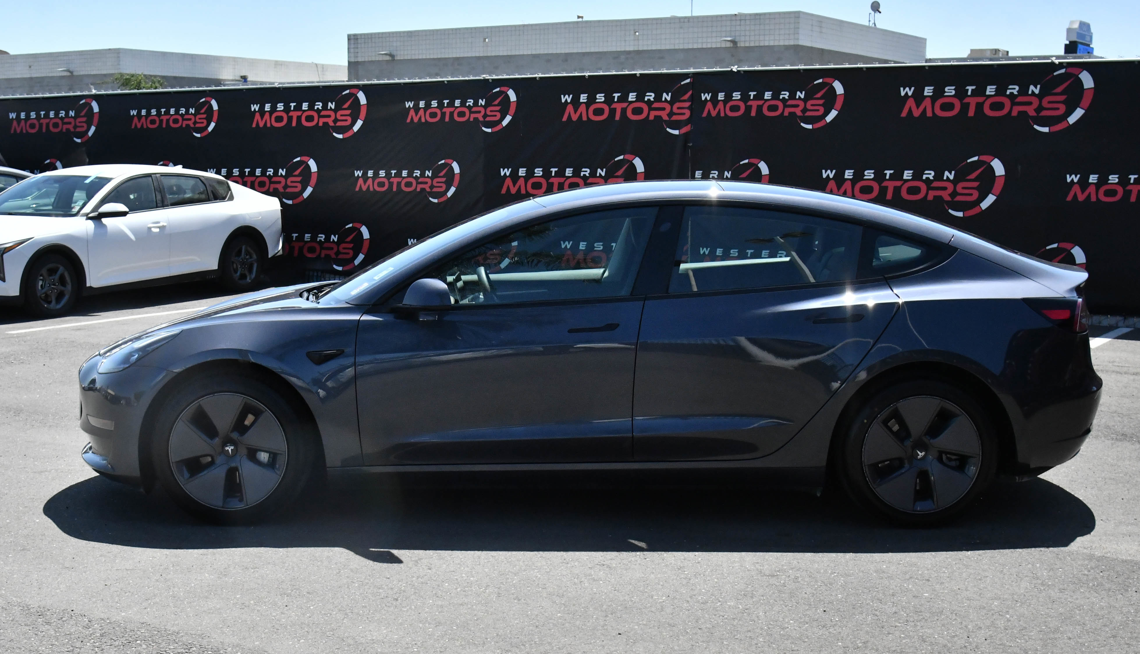 Used 2023 Tesla Model 3 Standard Range RWD image 4
