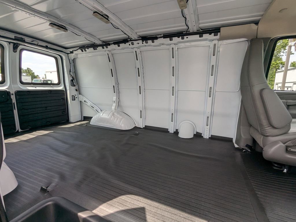 New 2025 Chevrolet Express 2500 w/ Driver Convenience Package image 15