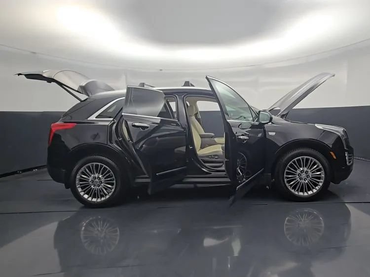 Used 2017 Cadillac XT5 Premium Luxury FWD image 31